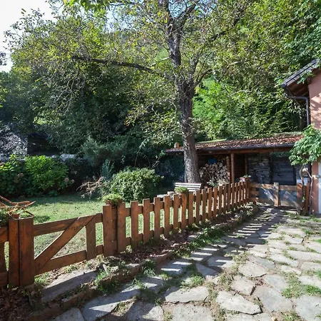 בית אירוח La Vecchia Casa Rosa *