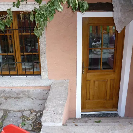 Alloggio in famiglia La Vecchia Casa Rosa