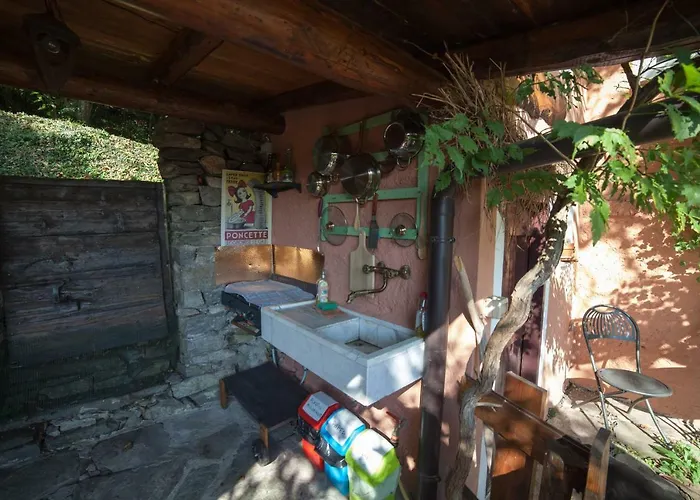 La Vecchia Casa Rosa Pansiyon Cannero Riviera