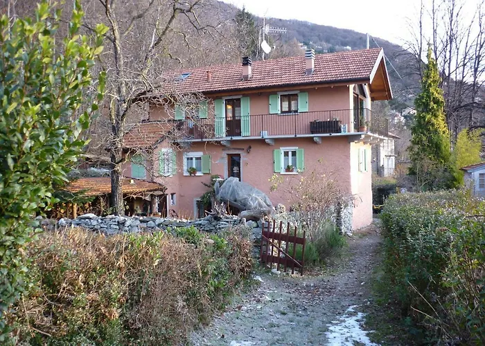 La Vecchia Casa Rosa كانيرو ريفييرا